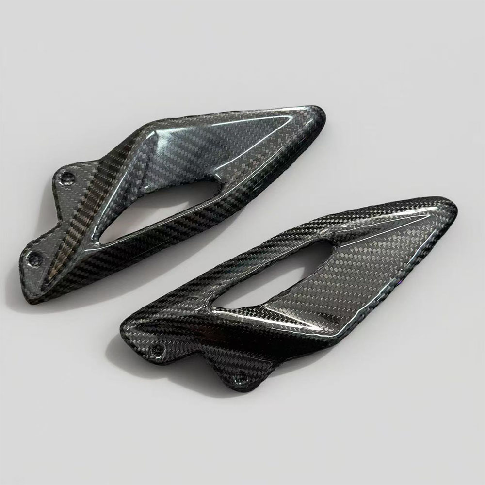 Triumph Street Triple 660 765  - Crepe Pan Carbon 리뷰 및 가격